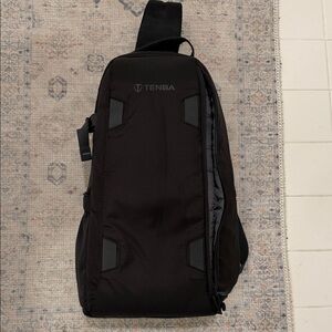 TENBA Solstice 10L Camera Sling Excellent Condition